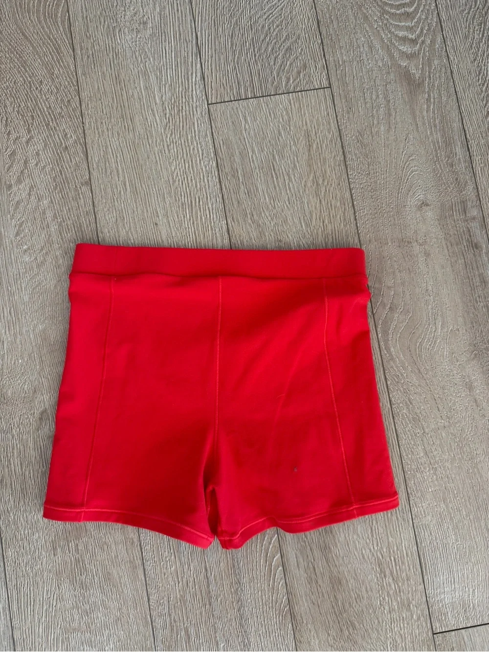 Alo Yoga X-Small Bright Red Alosoft Sincere Micro Shorts. ❤️⚡️